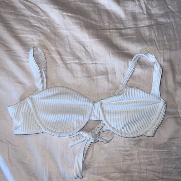 Kendall & Kylie Like New White Bikini Top - Picture 1 of 3